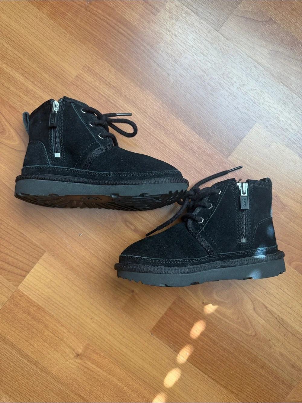Ugg size 11 Kids Black Cozy Lace-Up Winter Boots new without box